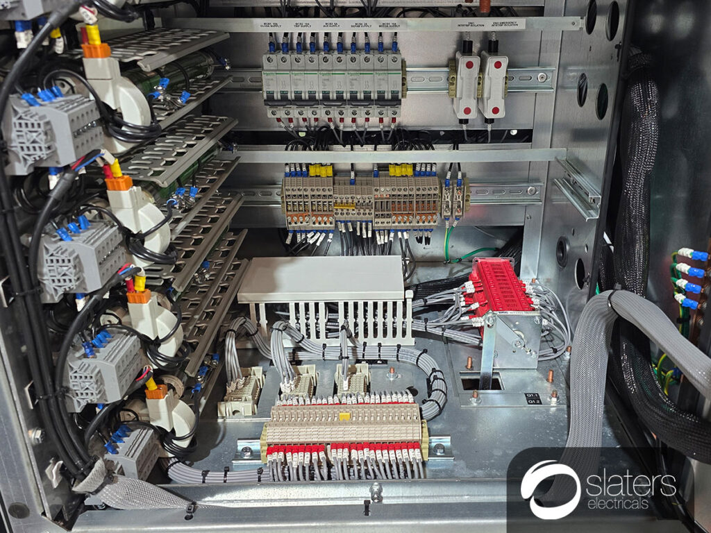 Schneider CBGS-0 630A panels wiring
